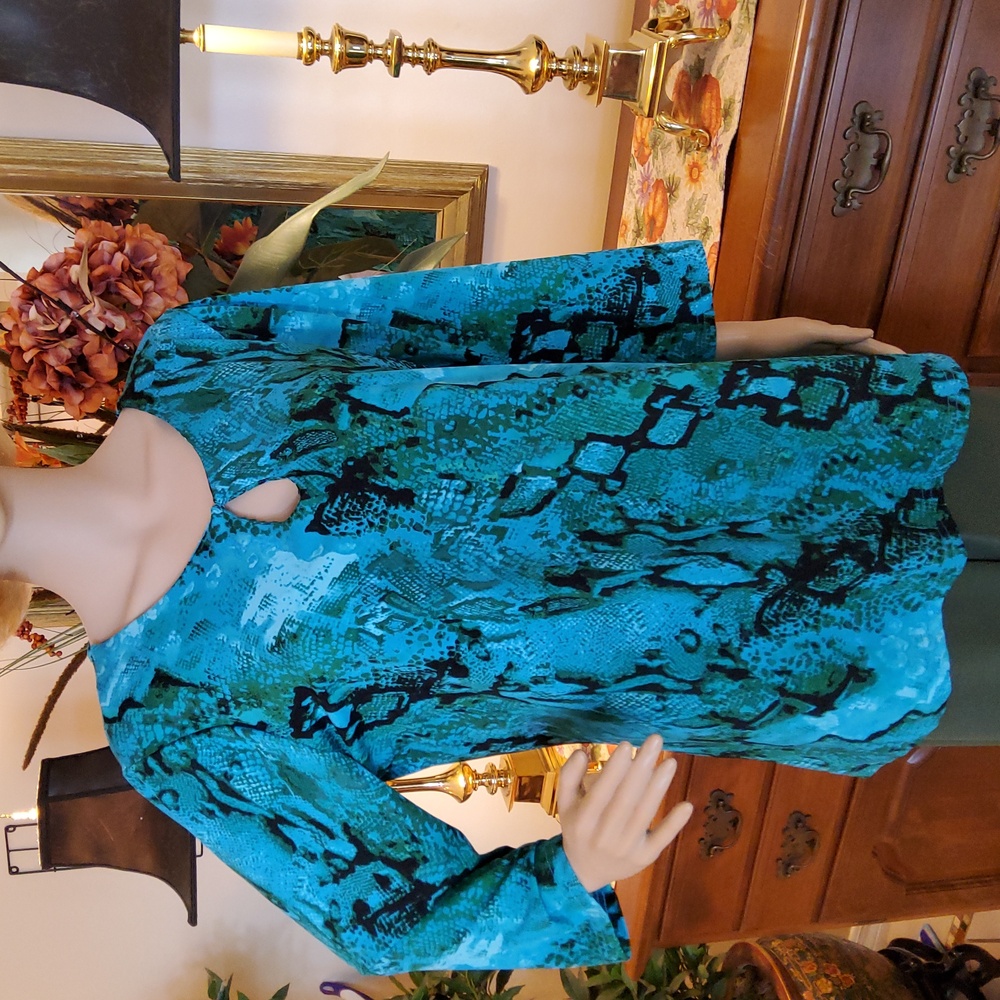 Snake Print Key Hole Top